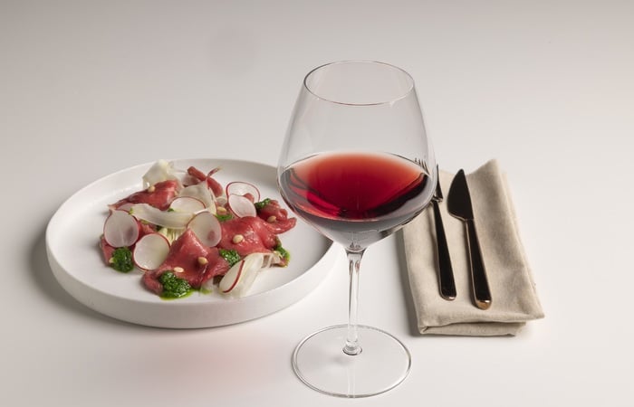 Rindercarpaccio, knuspriger Fenchel und Rucolapesto