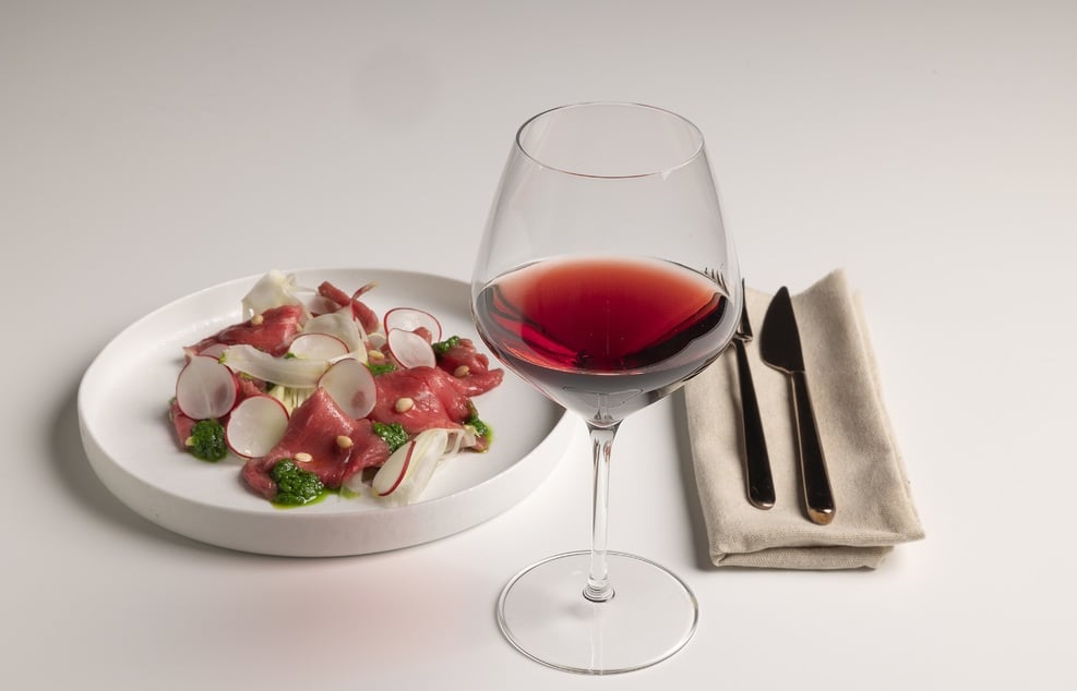 Rindercarpaccio, knuspriger Fenchel und Rucolapesto