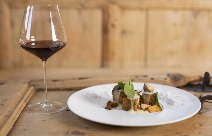 Soufflierter Kräuterknödel mit gefülltem Wirsing  ©IDM/Südtirol Wein/Marion Lafogler