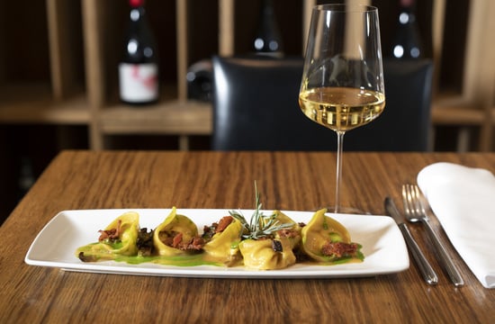 Tortelli cacio e pepe ©IDM/Südtirol Wein/Marion Lafogler